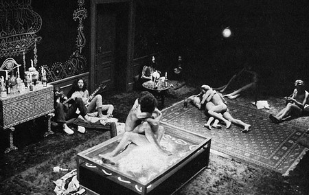 Una lucertola con la pelle di donna foto 5