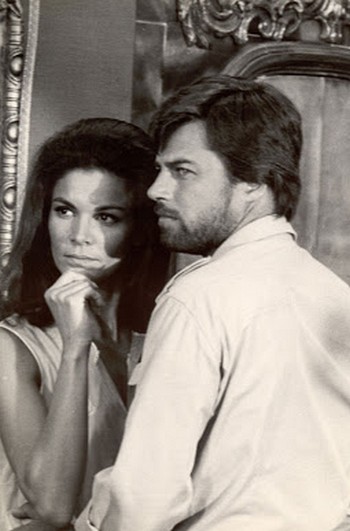 Una lucertola con la pelle di donna foto 6