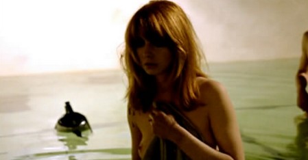 La ragazza del bagno pubblico 13