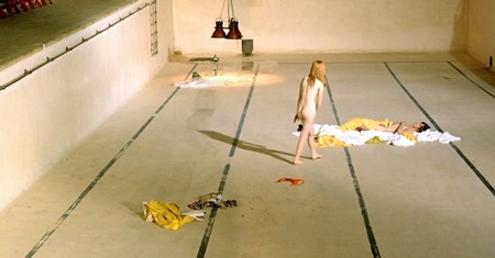 La ragazza del bagno pubblico 2