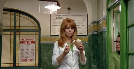 La ragazza del bagno pubblico 7