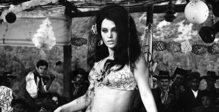 Femi Benussi-Death walks in Laredo