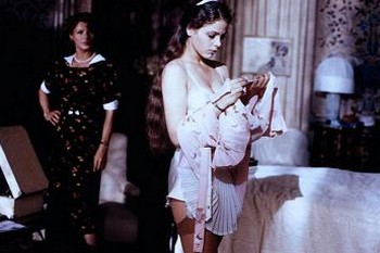 Ritratto di borghesia in nero foto 1