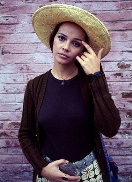 Laura Antonelli photobook 11