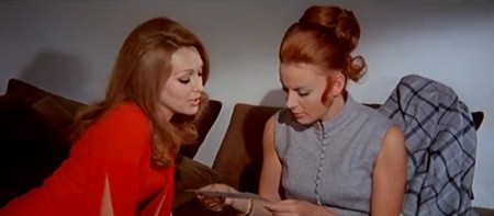 Le foto proibite di una signora perbene 10