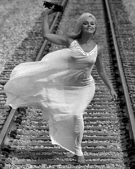 Elke Sommer photobook 9