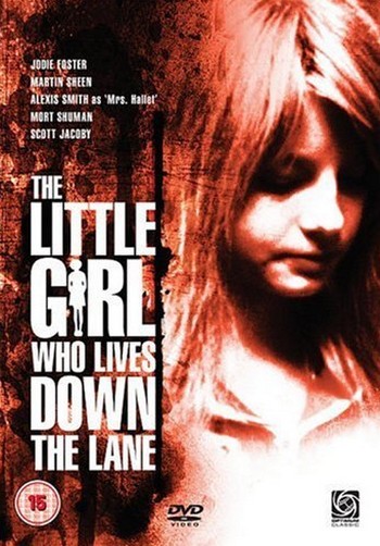 Quella strana ragazza che abita in fondo al viale locandina 5