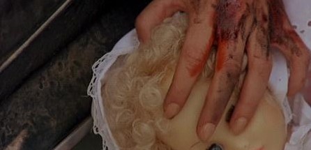 La ragazza dal pigiama giallo 1