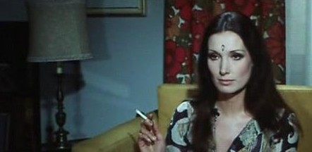 Sette scialli di seta gialla 7