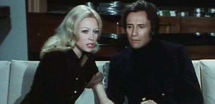 Sette scialli di seta gialla 9