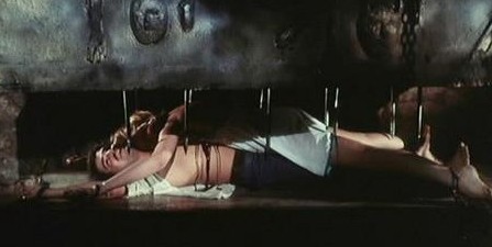 7 femmine per un sadico 6