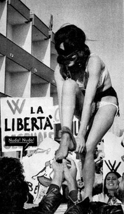 Io cristiana studentessa degli scandali foto 1