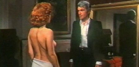 L'assassino ha riservato 9 poltrone 10