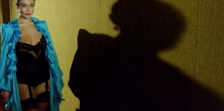 L'onorevole con l'amante sotto il letto 10