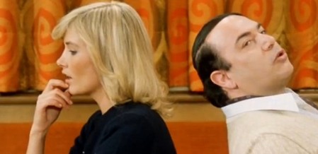 L'onorevole con l'amante sotto il letto 14