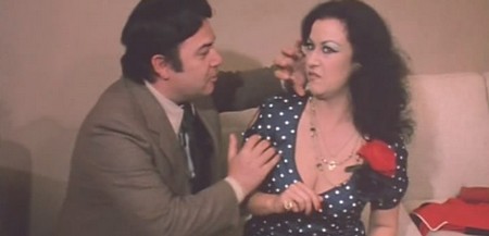 Ria De Simone la liceale nella classe dei ripetenti