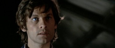 Una farfalla con le ali insanguinate 12