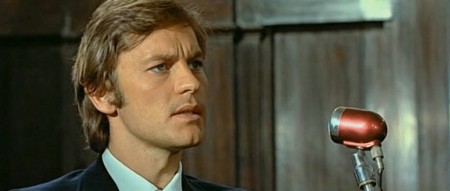 Una farfalla con le ali insanguinate 15