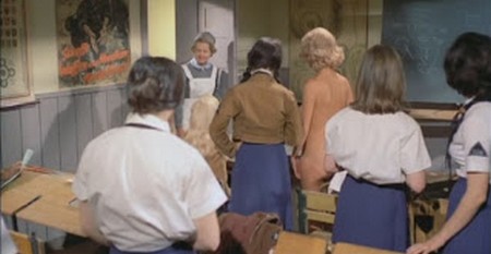 Fraulein in uniforme 3