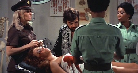 Ilsa la belva del deserto 13