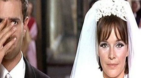 Laura Antonelli Scusi lei è favorevole o contrario