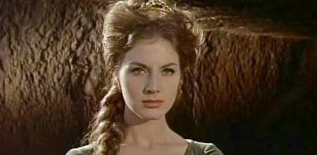 Leonora Ruffo Spade senza bandiera