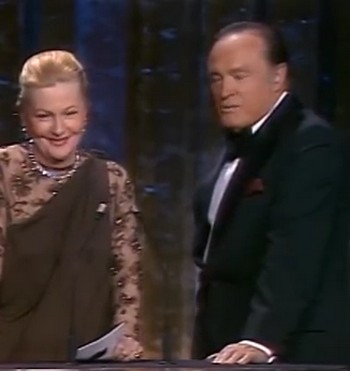 Barbara Stanwick e Bob Hope presentatori