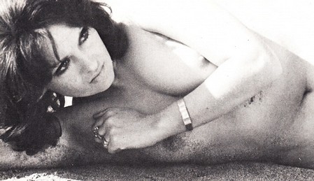 Femi Benussi C'est plus facile de garder la bouche ouverte