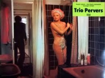 La signora ha dormito nuda con il suo assassino locandina 5