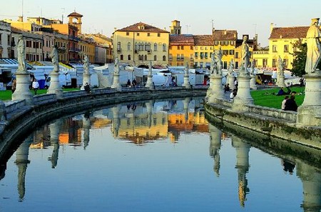 Location 3 Prato della valle oggi