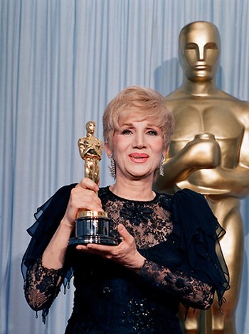 olympia-dukakis-oscar