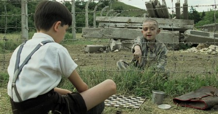 1-21-il-bambino-con-il-pigiama-a-righe