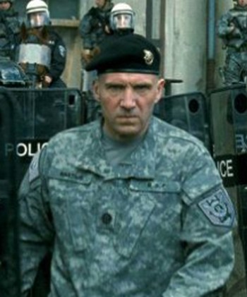 4-coriolanus-2011-ralph-fiennes