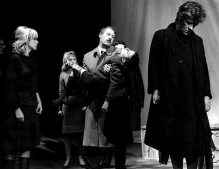 1-3-con-la-compagnia-dei-giovani-sei-personaggi-in-cerca-dautore