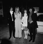 foto 5 George Harrison, his wife Patti Boyd, and drummer, Ringo Starr, and his wife Maureen&nbsp;Starkey